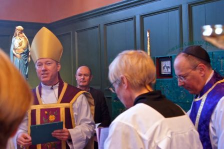 Bishop of Kensington opens Advent Calendar